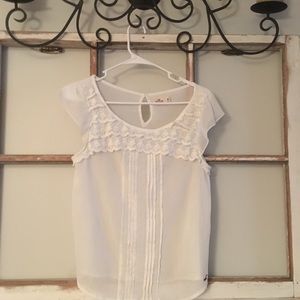 Adorable Fancy White Hollister Top 🕊❤️